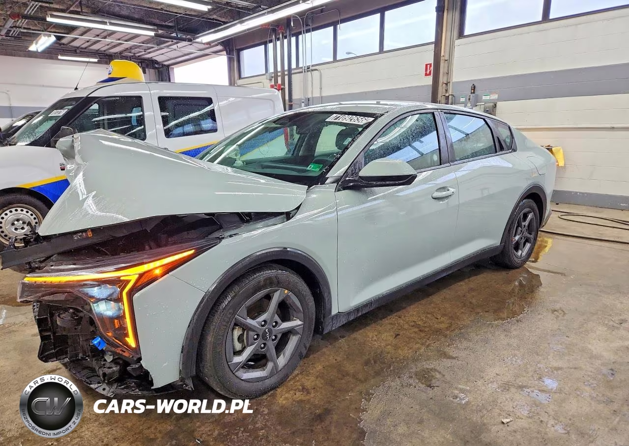 2025 Kia K4 Lxs VIN:3KPFT4DE8SE111341 - 1