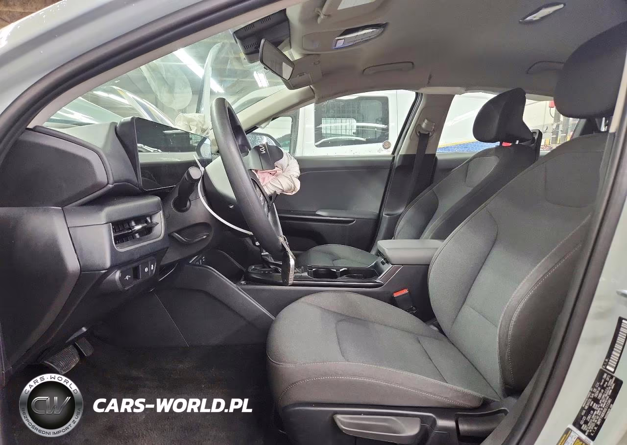 2025 Kia K4 Lxs VIN:3KPFT4DE8SE111341 - 7