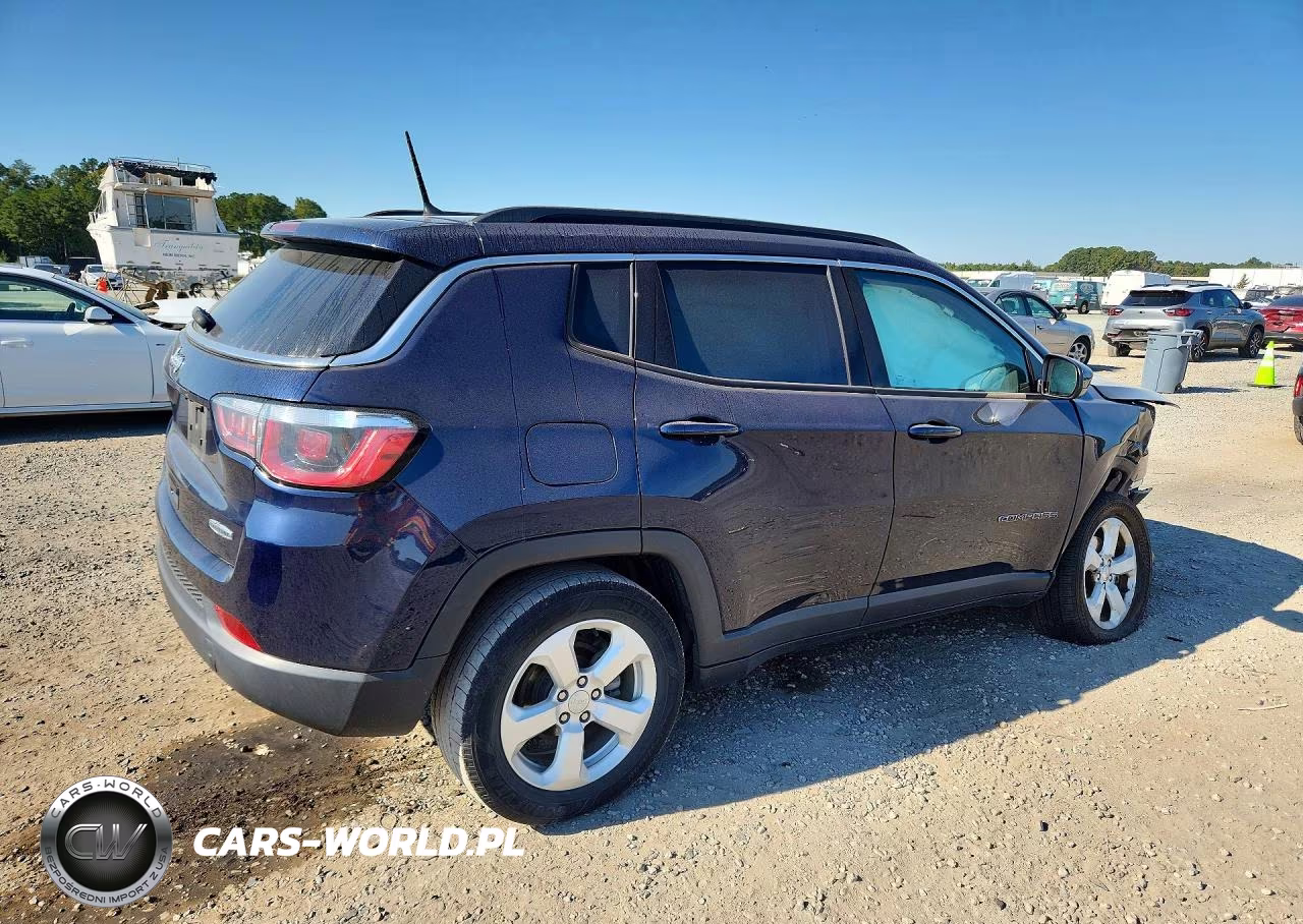 2018 Jeep Compass Latitude VIN:3C4NJDBB7JT423333 - 3
