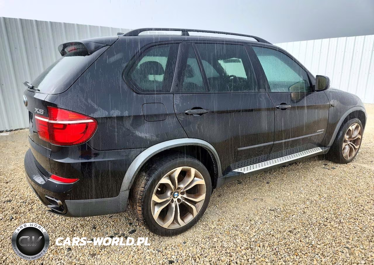 2011 BMW X5 xDrive50I VIN:5UXZV8C50BL421621 - 3
