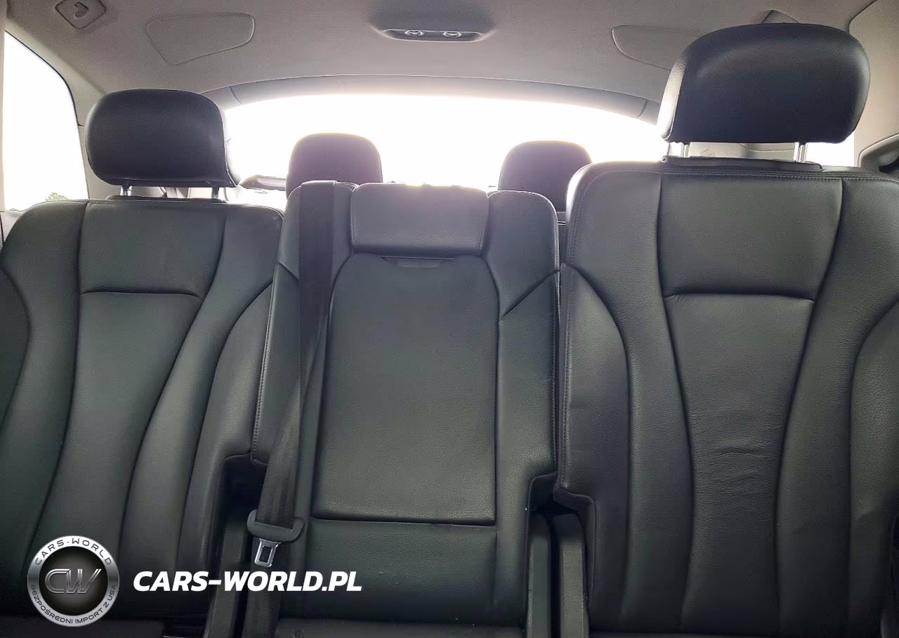 2017 Audi Q7 Premium Plus VIN:WA1LAAF78HD028342 - 10
