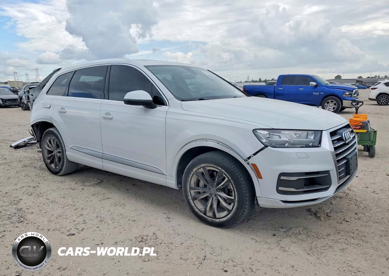 2017 Audi Q7 Premium Plus VIN:WA1LAAF78HD028342 - 4