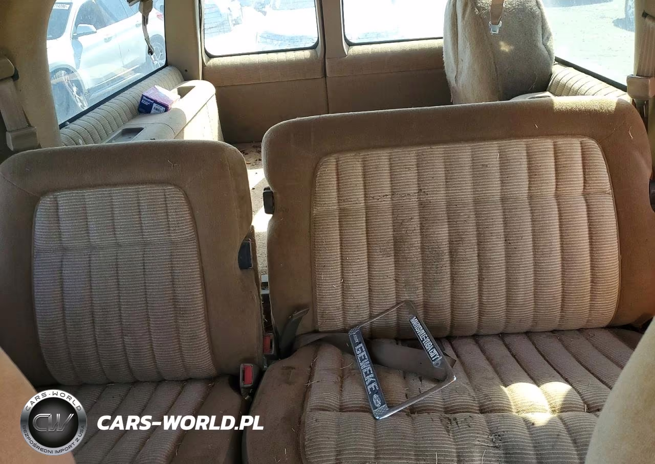1994 GMC Suburban VIN:1GNFK16K4RJ420863 - 10