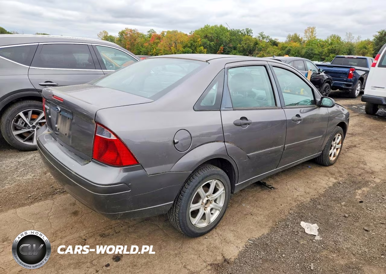 2007 Ford Focus Zx4 VIN:1FAHP34N77W186901 - 3