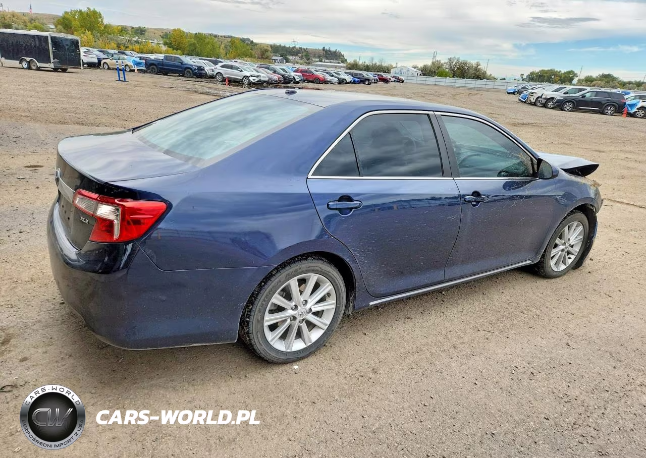 2014 Toyota Camry Xle VIN:4T4BF1FK5ER439282 - 3