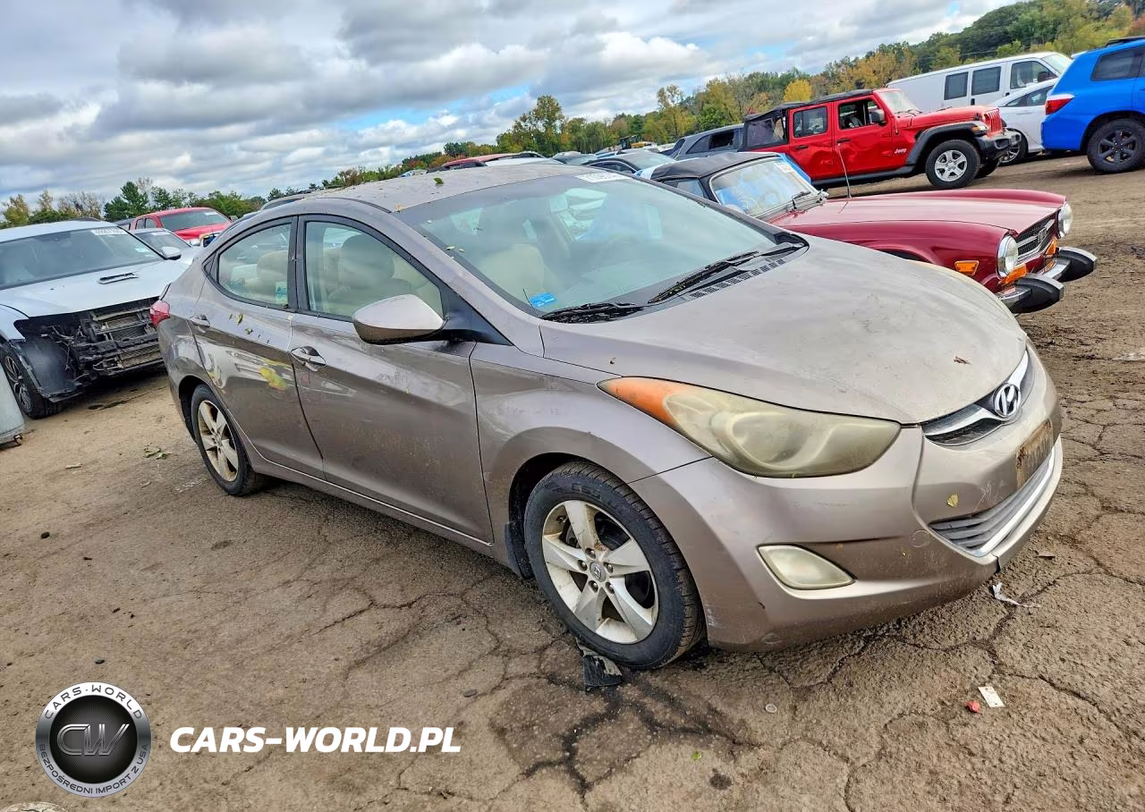 2012 Hyundai Elantra Gls VIN:5NPDH4AE9CH146643 - 4