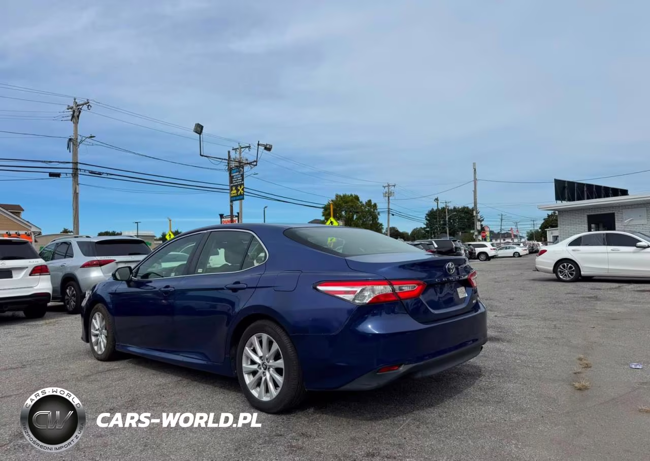 2018 Toyota Camry Le VIN:JTNB11HKXJ3010791 - 3