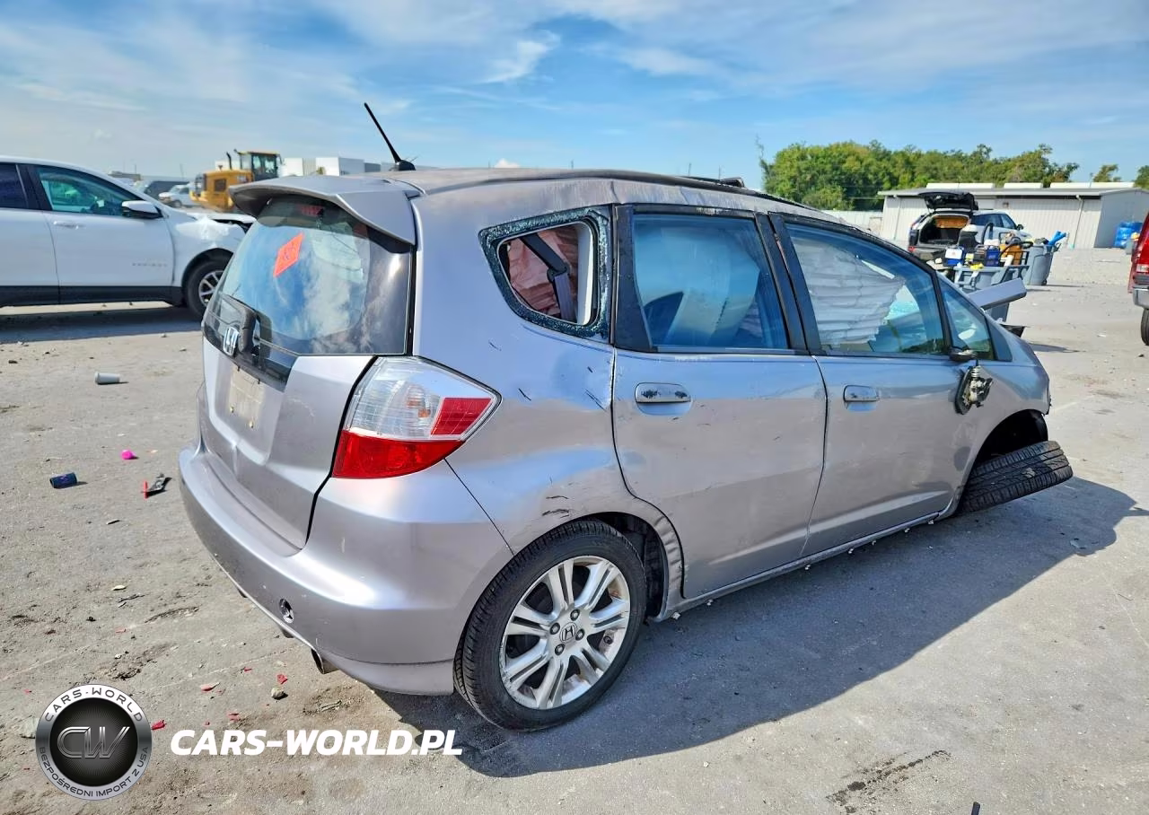2010 Honda Fit Sport VIN:JHMGE8H46AS027696 - 3