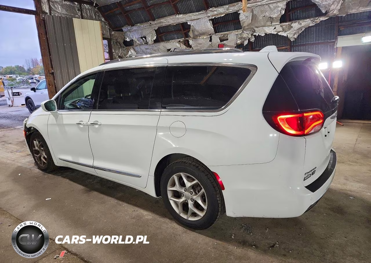 2020 Chrysler Pacifica Touring L VIN:2C4RC1BG0LR106733 - 2