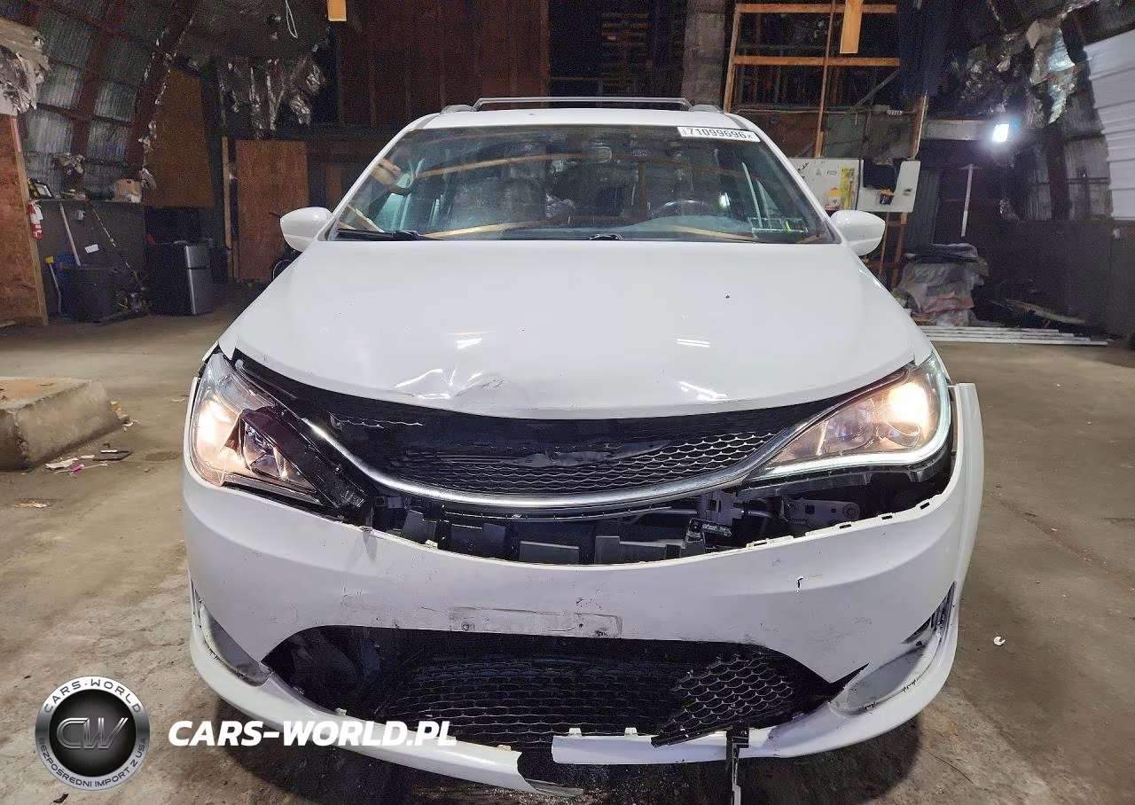 2020 Chrysler Pacifica Touring L VIN:2C4RC1BG0LR106733 - 5