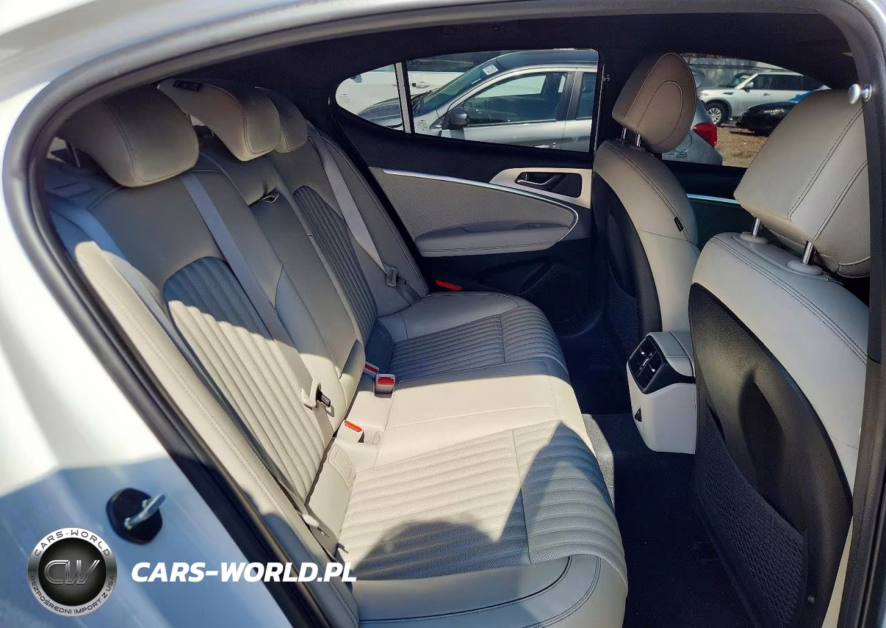 2022 Genesis G70 3.3T Standard VIN:KMTG54TE5NU092772 - 10