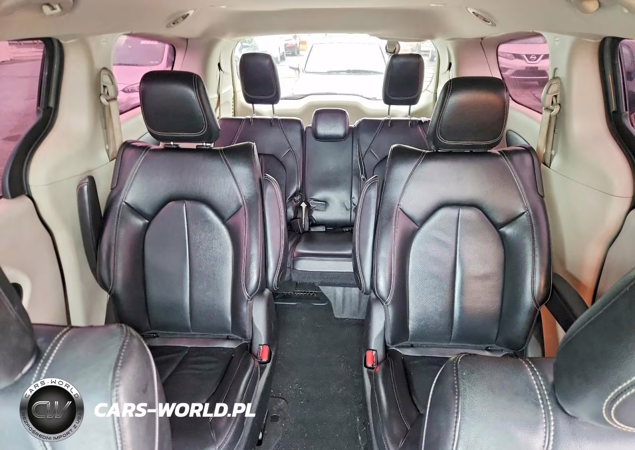 2022 Chrysler Pacifica Hybrid Touring L VIN:2C4RC1L74NR161168 - 10