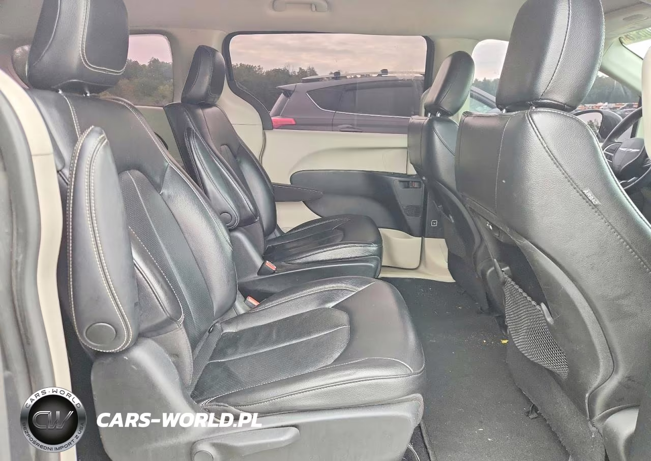 2022 Chrysler Pacifica Hybrid Touring L VIN:2C4RC1L74NR161168 - 11
