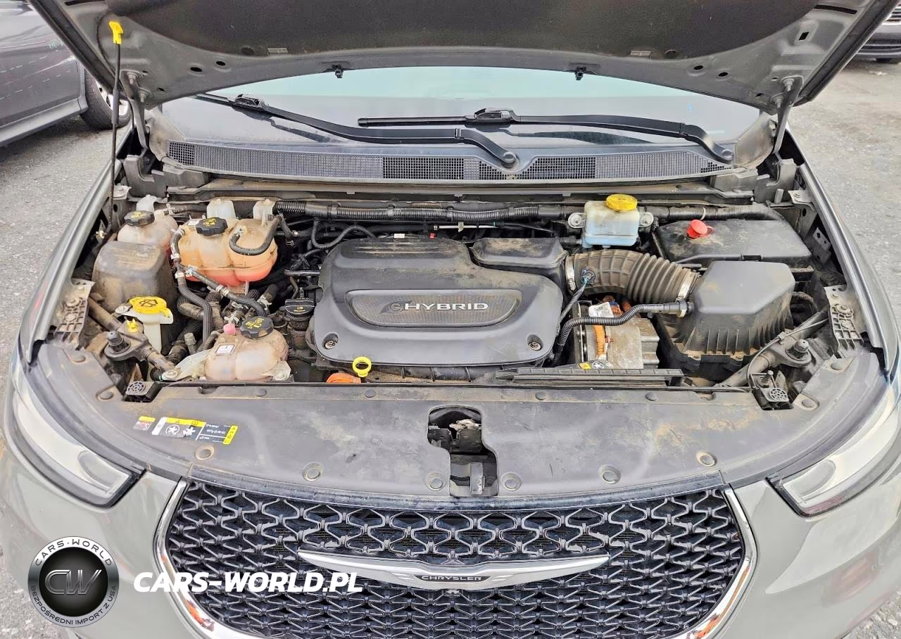 2022 Chrysler Pacifica Hybrid Touring L VIN:2C4RC1L74NR161168 - 12