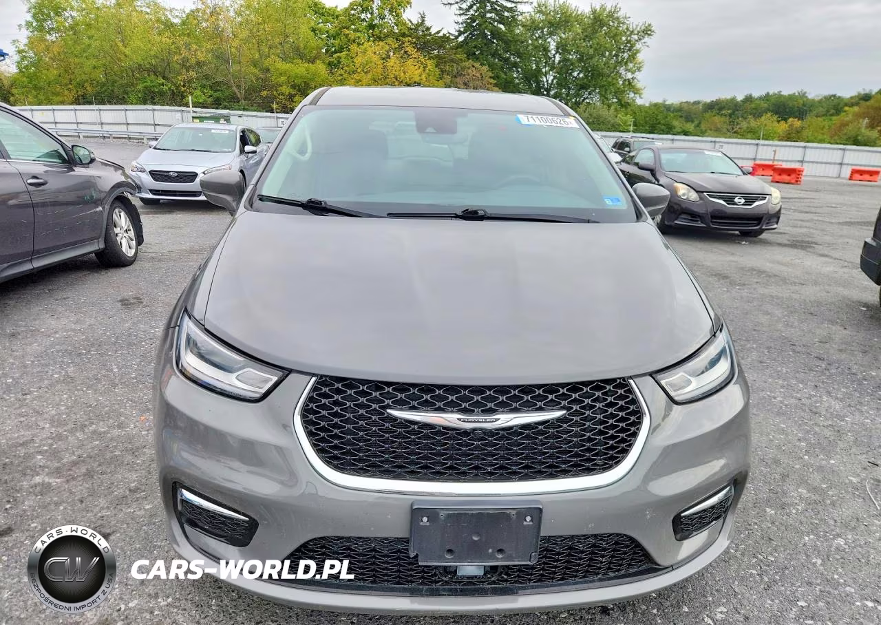 2022 Chrysler Pacifica Hybrid Touring L VIN:2C4RC1L74NR161168 - 5