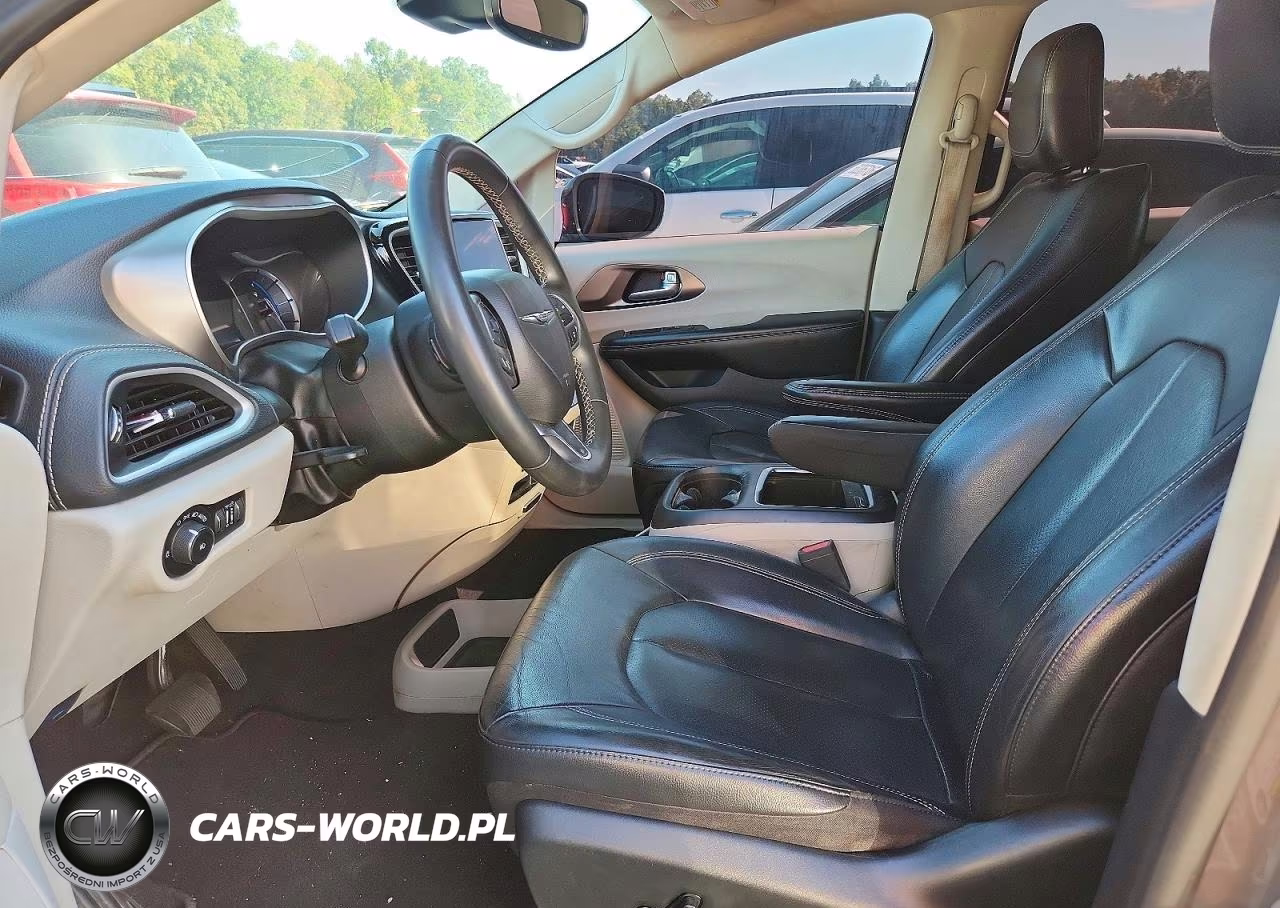 2022 Chrysler Pacifica Hybrid Touring L VIN:2C4RC1L74NR161168 - 7