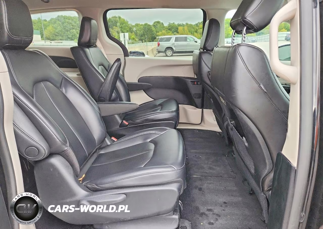 2023 Chrysler Pacifica Hybrid Touring L VIN:2C4RC1L72PR631331 - 11