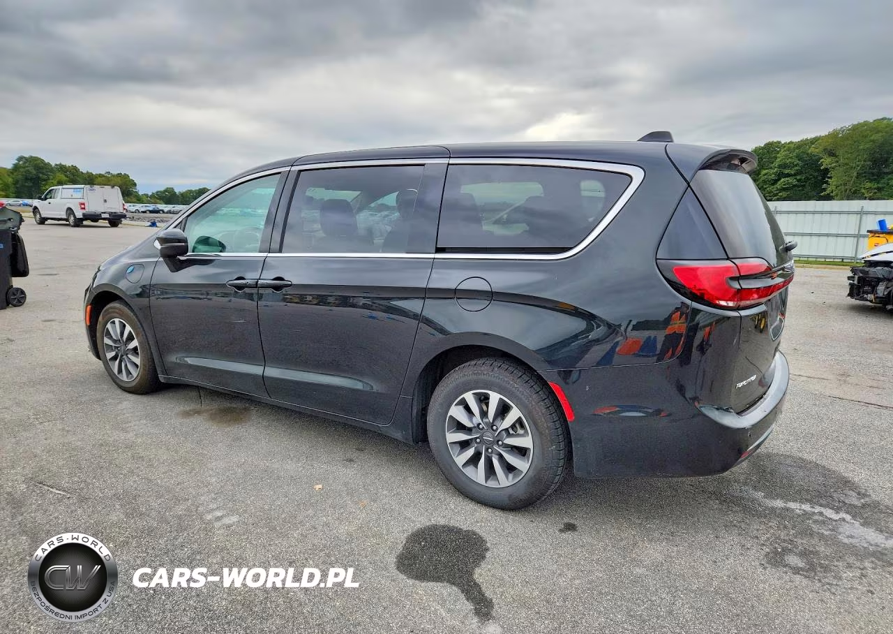 2023 Chrysler Pacifica Hybrid Touring L VIN:2C4RC1L72PR631331 - 2