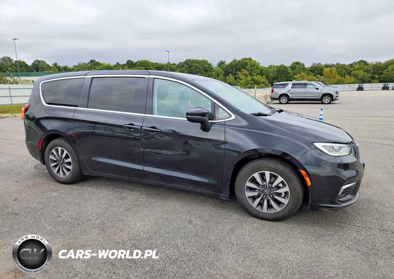 2023 Chrysler Pacifica Hybrid Touring L VIN:2C4RC1L72PR631331 - 4