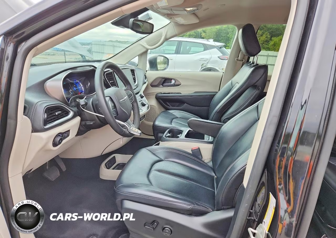 2023 Chrysler Pacifica Hybrid Touring L VIN:2C4RC1L72PR631331 - 7