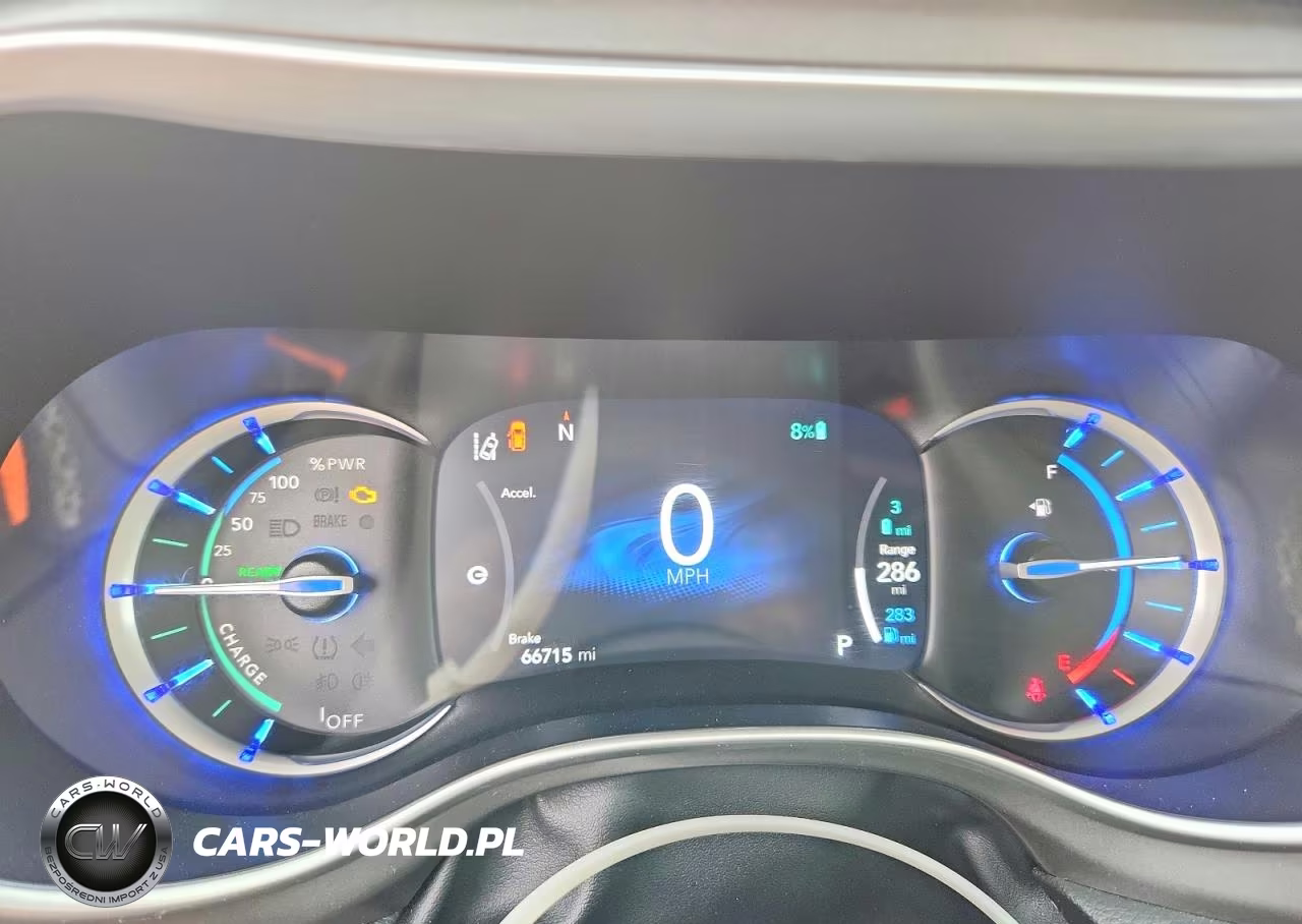 2023 Chrysler Pacifica Hybrid Touring L VIN:2C4RC1L72PR631331 - 9