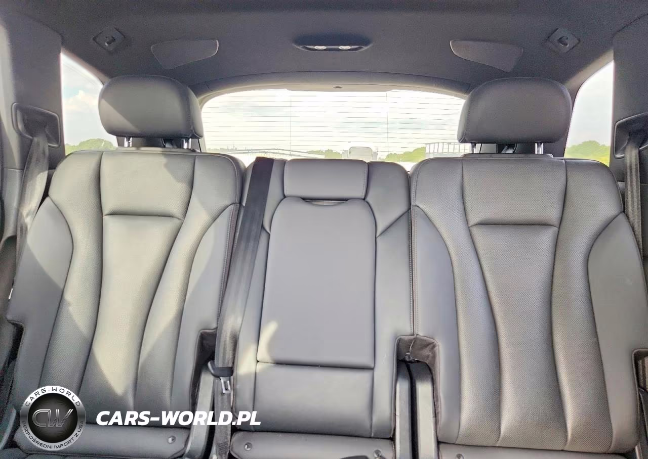 2020 Audi Q7 Premium Plus VIN:WA1LJAF71LD009995 - 10