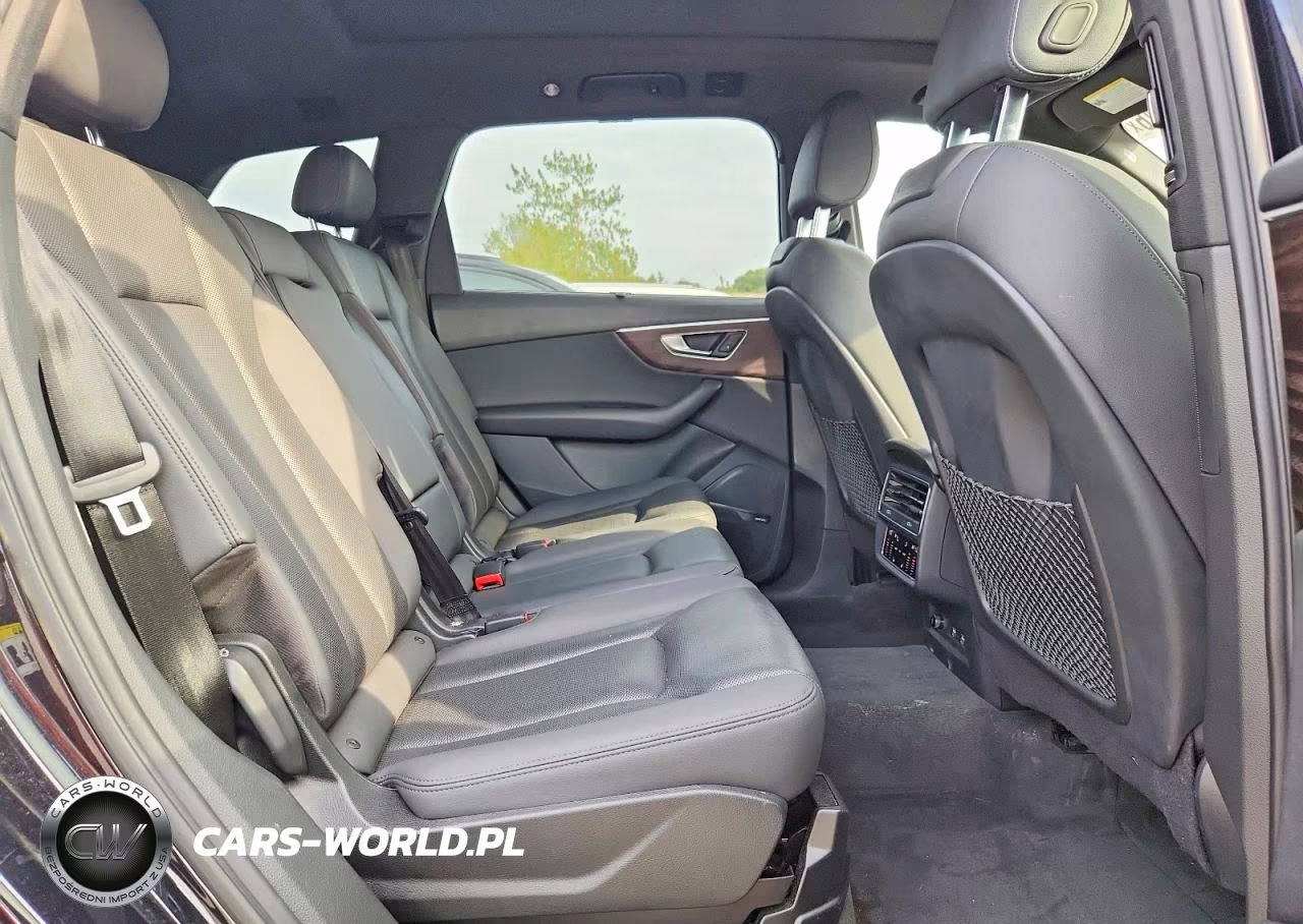 2020 Audi Q7 Premium Plus VIN:WA1LJAF71LD009995 - 11