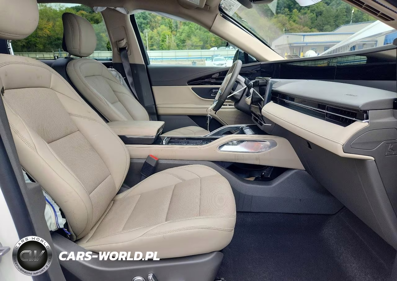 2025 Lincoln Nautilus Premiere VIN:5LMPJ8JA8SJ949318 - 7