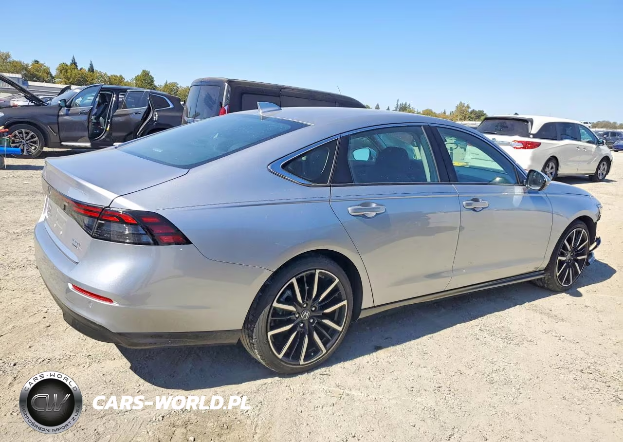 2023 Honda Accord Touring Hybrid VIN:1HGCY2F88PA006195 - 3