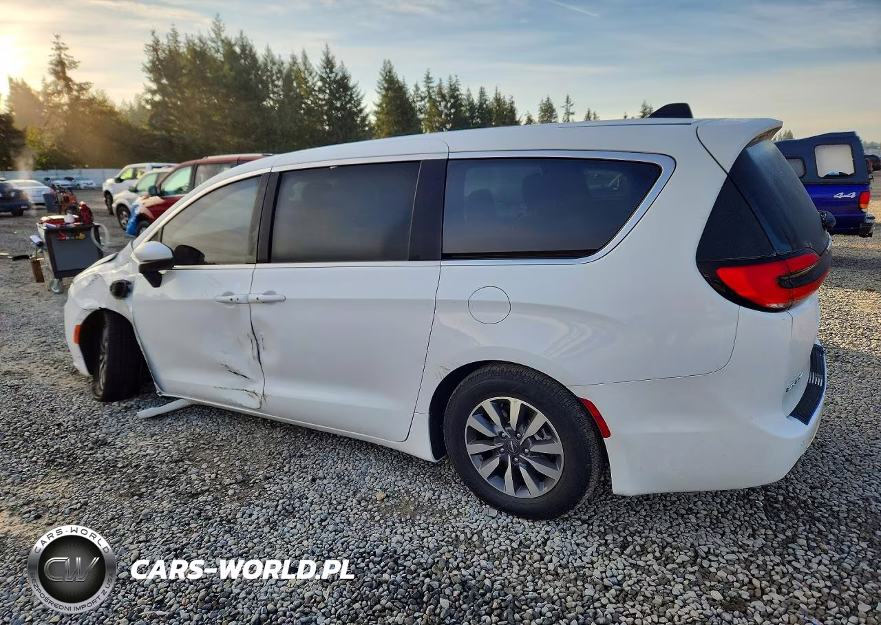 2023 Chrysler Pacifica Hybrid Touring L VIN:2C4RC1L73PR622525 - 2