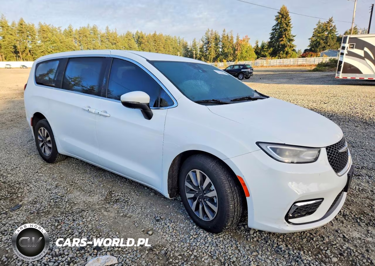 2023 Chrysler Pacifica Hybrid Touring L VIN:2C4RC1L73PR622525 - 4