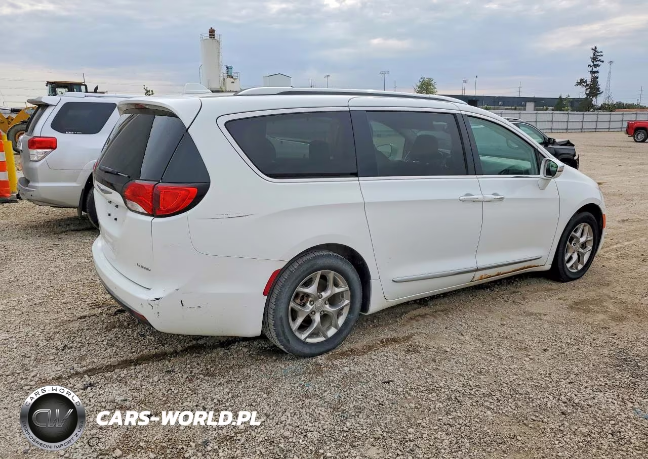 2018 Chrysler Pacifica Limited VIN:2C4RC1GG6JR274009 - 3
