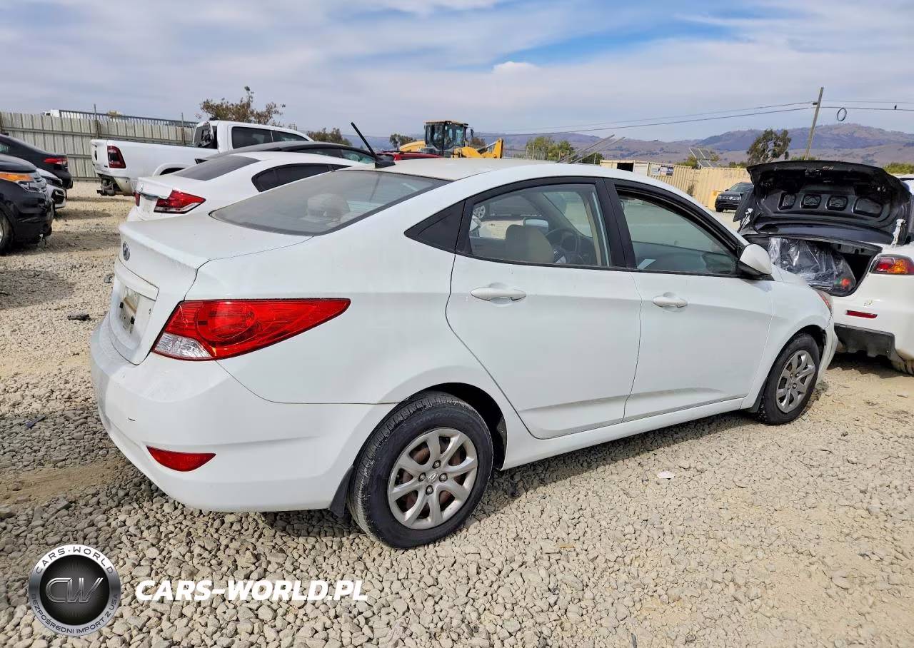 2013 Hyundai Accent Gls VIN:KMHCT4AE3DU284286 - 3