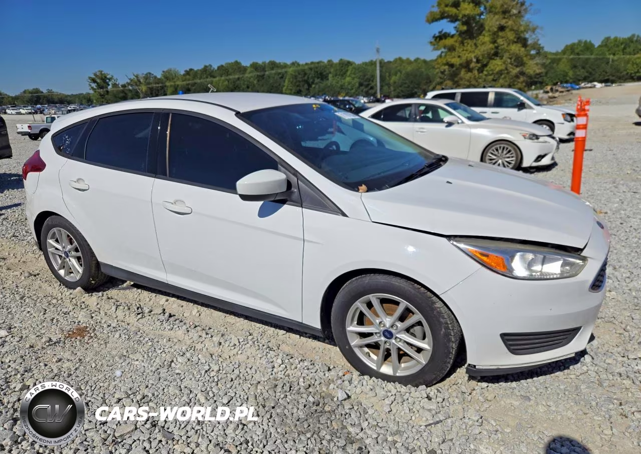 2018 Ford Focus Se VIN:1FADP3K2XJL220037 - 4