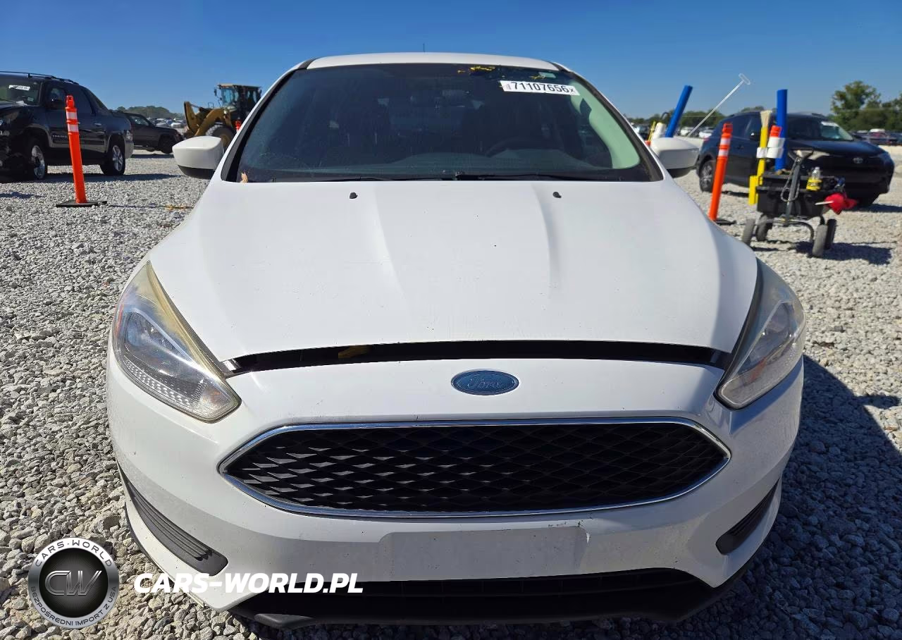 2018 Ford Focus Se VIN:1FADP3K2XJL220037 - 5