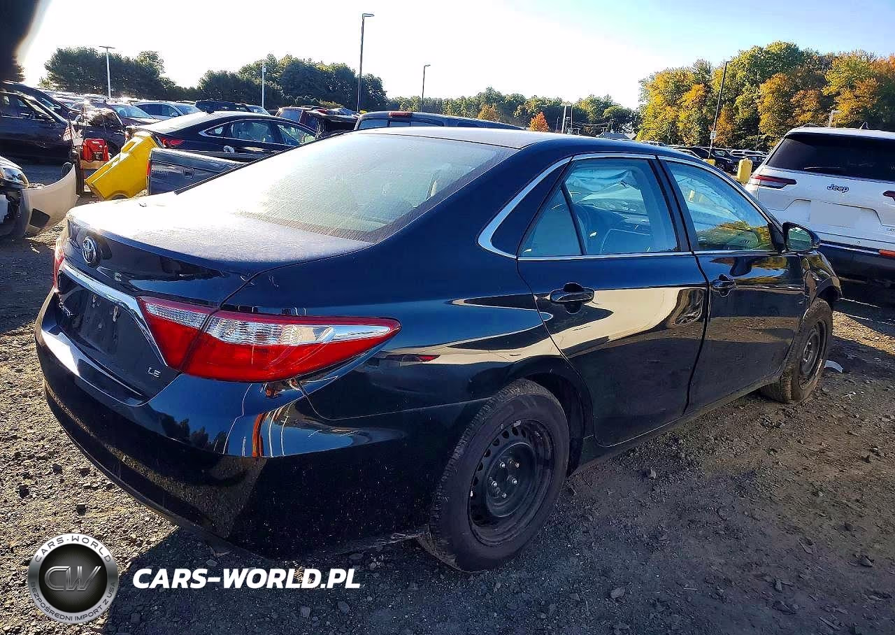 2017 Toyota Camry Le VIN:4T1BF1FK0HU748351 - 3