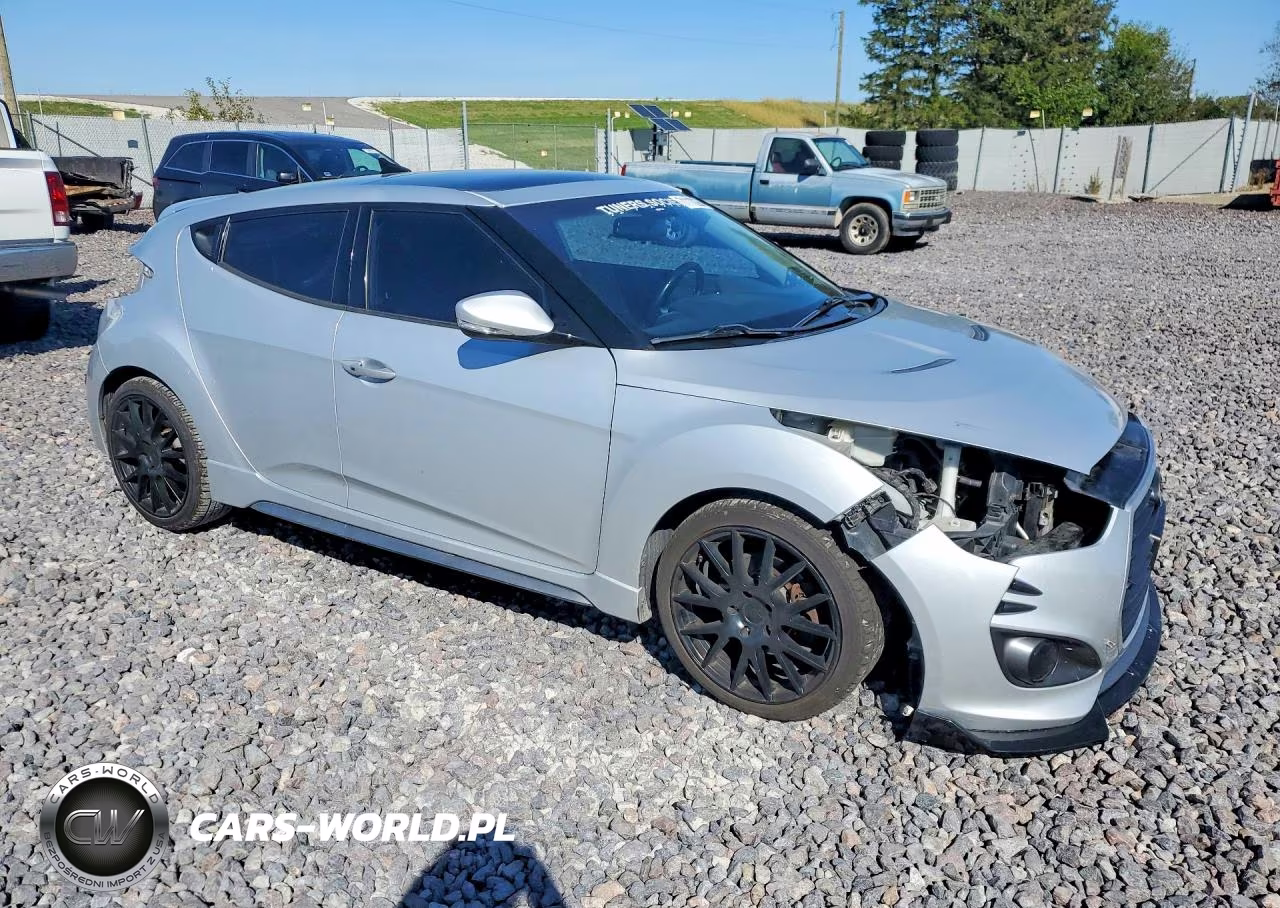 2015 Hyundai Veloster Turbo VIN:KMHTC6AE9FU239724 - 4