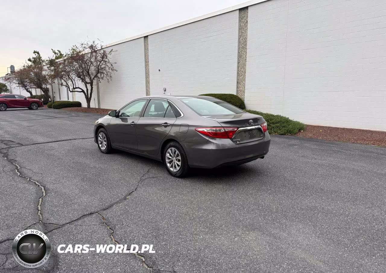 2017 Toyota Camry Le VIN:4T1BF1FK0HU348404 - 3