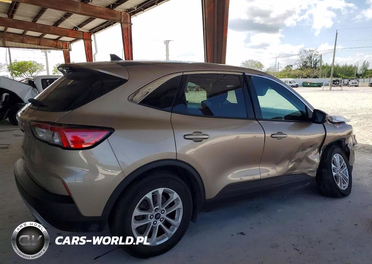 2021 Ford Escape Se VIN:1FMCU0G63MUB00700 - 3