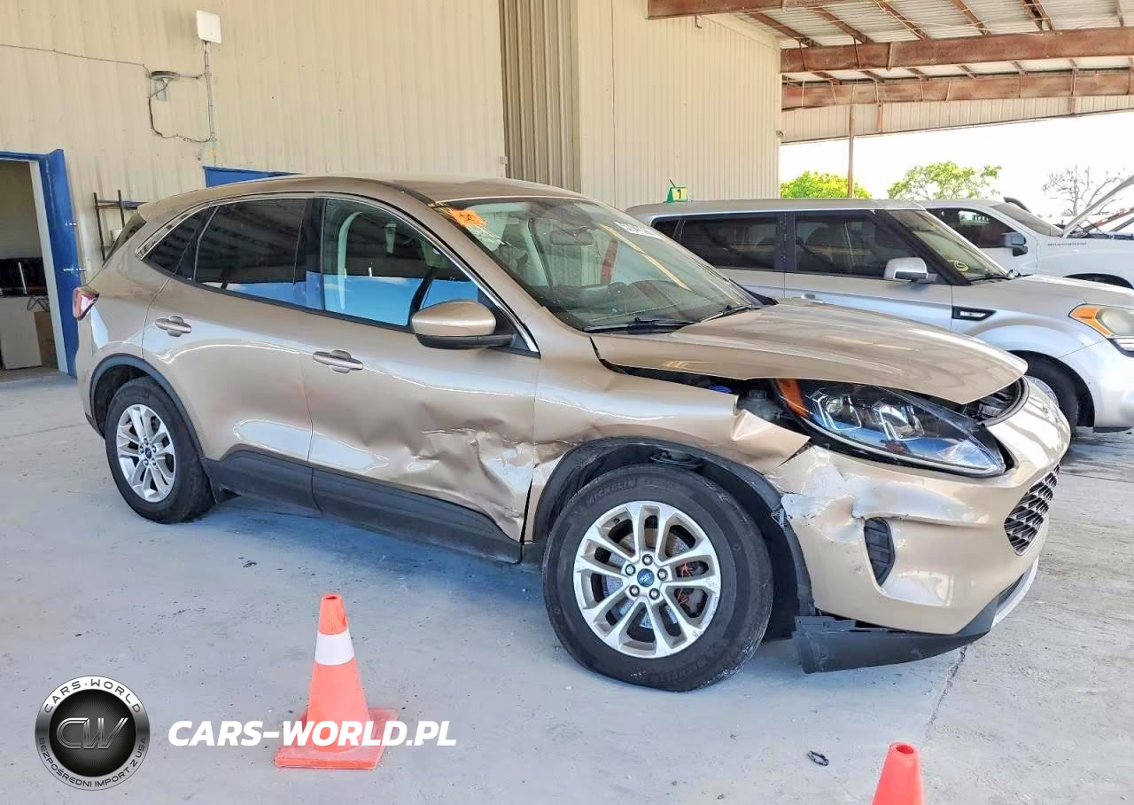 2021 Ford Escape Se VIN:1FMCU0G63MUB00700 - 4