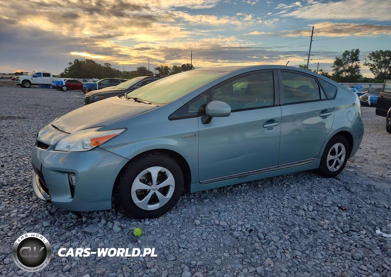 2013 Toyota Prius Three – zdjęcie 1 z 12