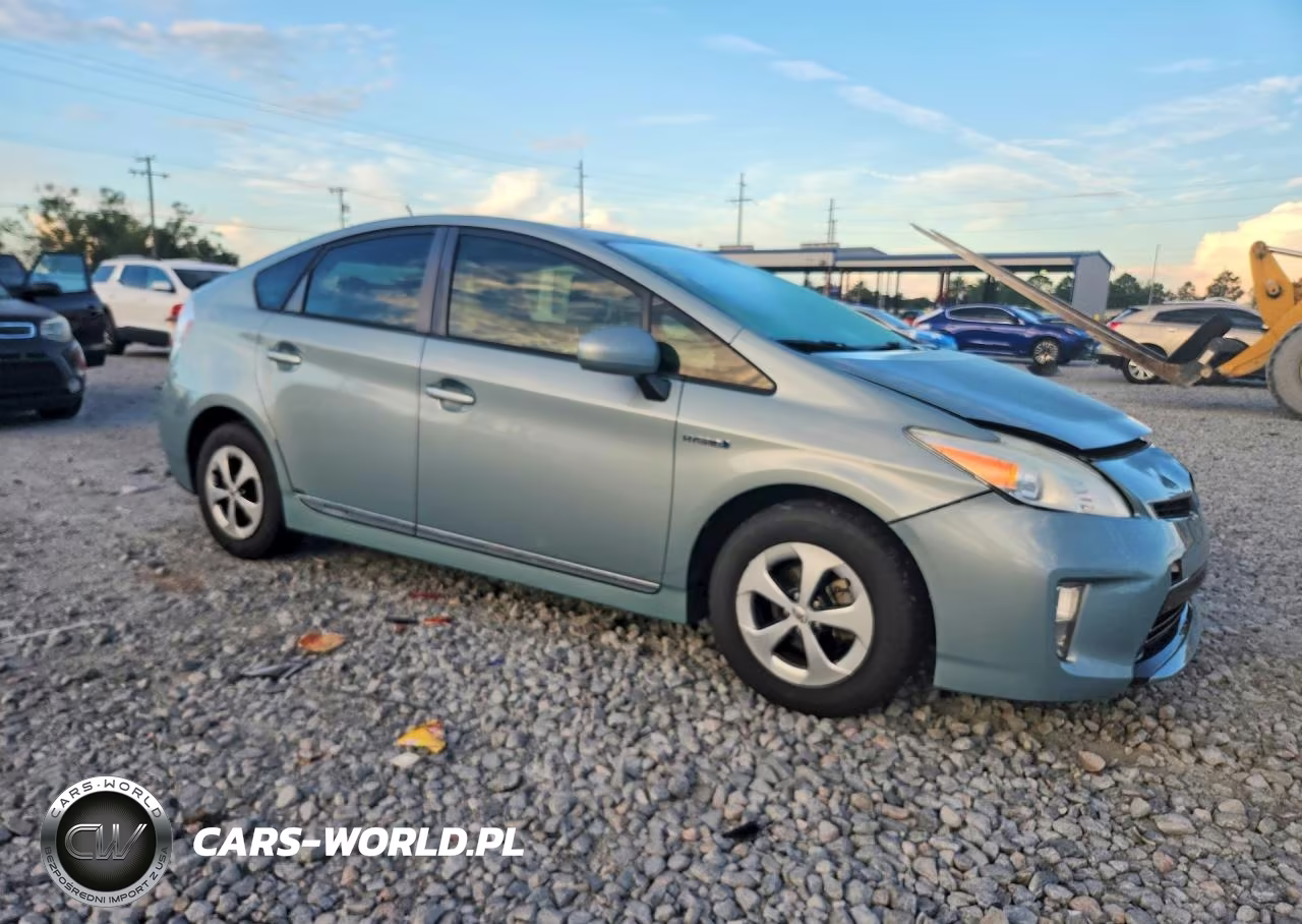 2013 Toyota Prius Three VIN:JTDKN3DU0D1645658 - 4