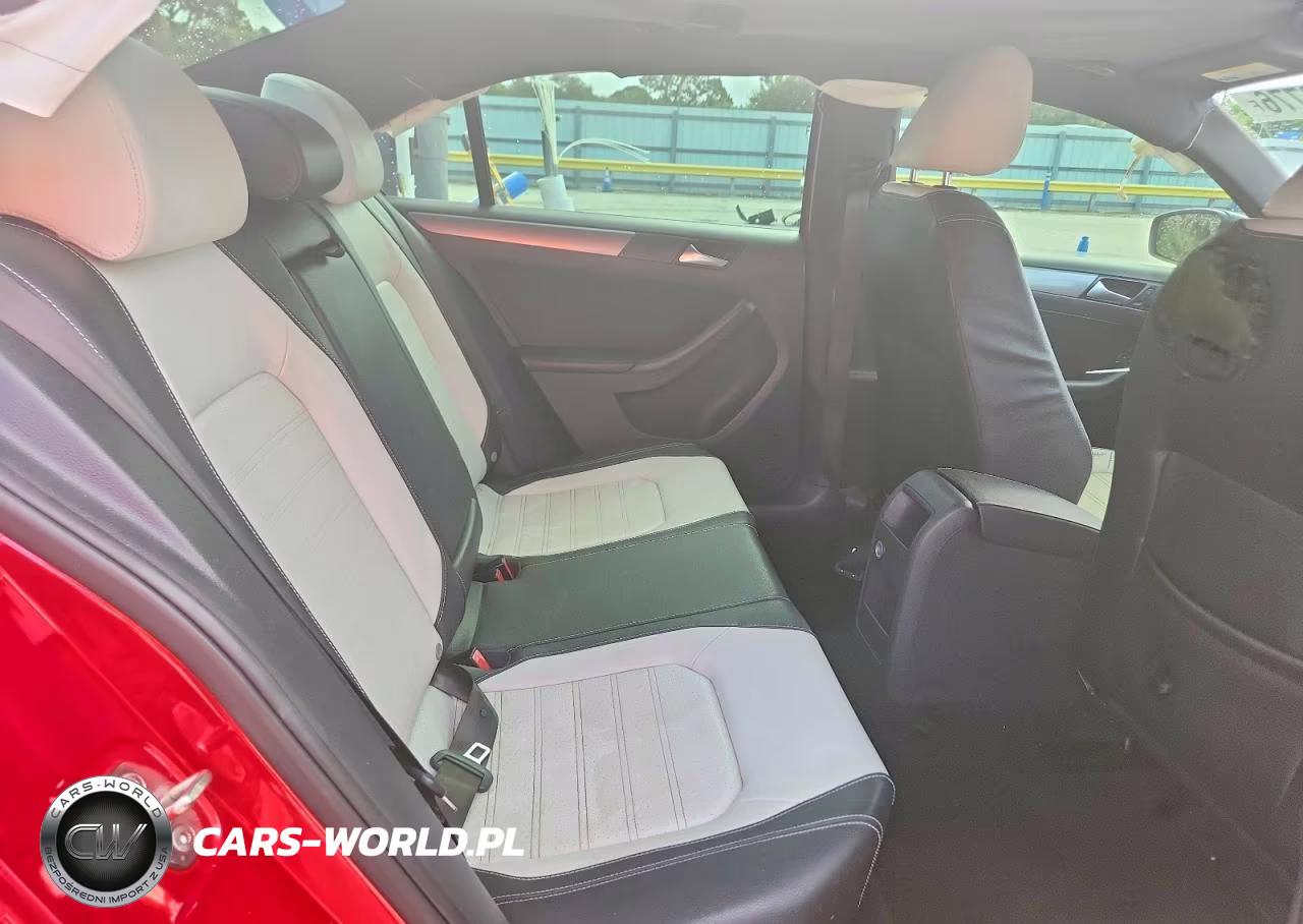 2016 Volkswagen Jetta Sport VIN:3VWB17AJ4GM304782 - 10