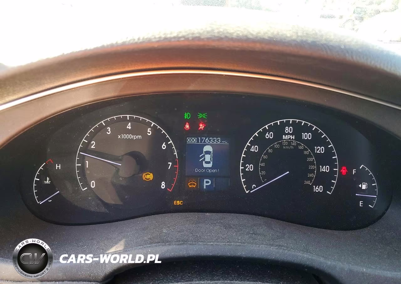 2012 Hyundai Genesis 3.8L VIN:KMHGC4DD4CU189562 - 9