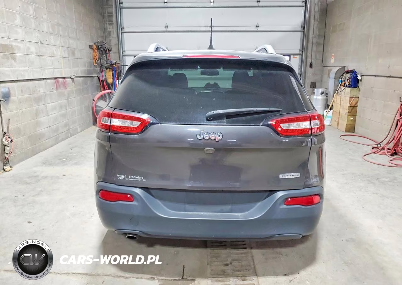 2016 Jeep Cherokee Latitude VIN:1C4PJLCB0GW127476 - 6