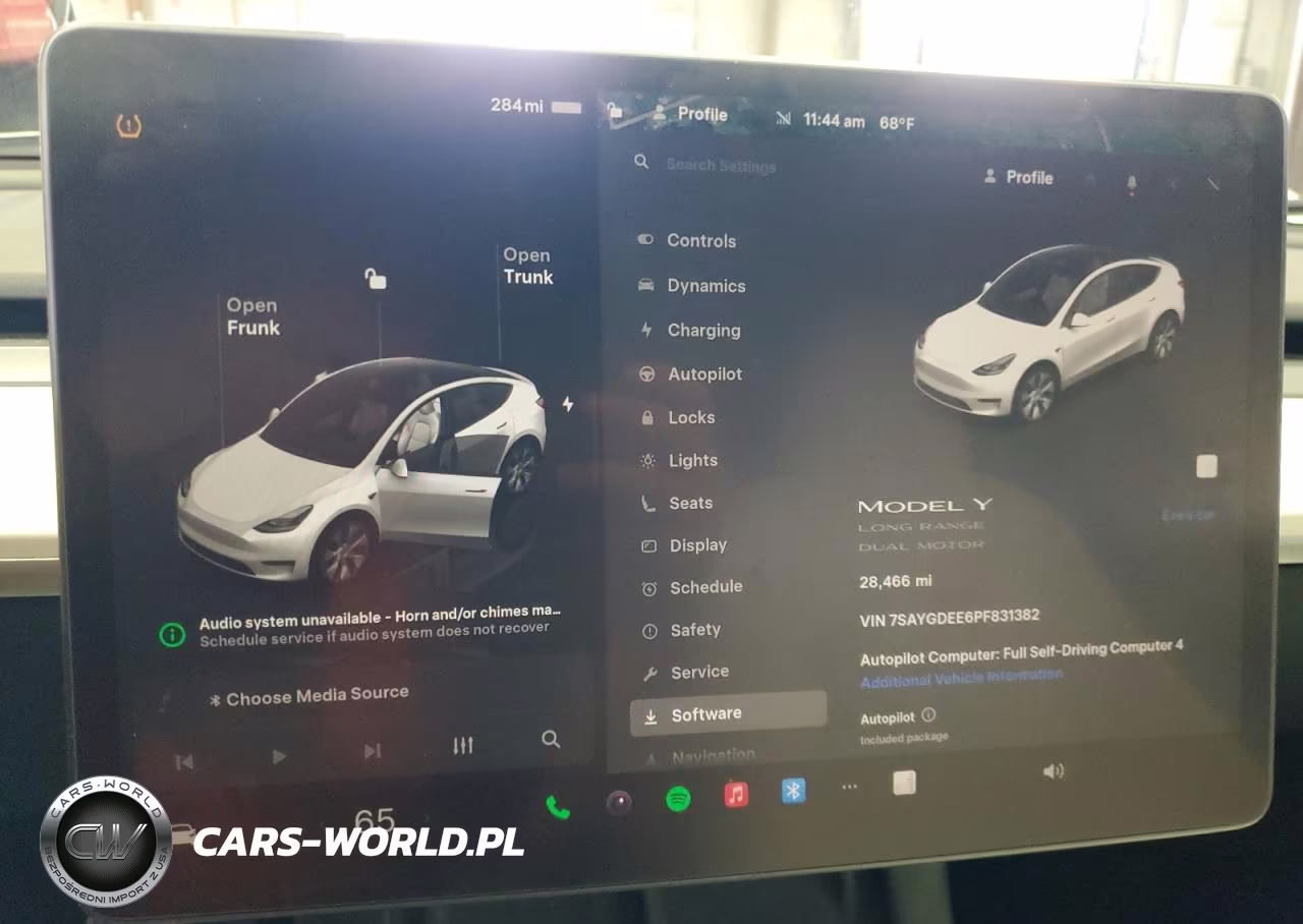 2023 Tesla Model Y VIN:7SAYGDEE6PF831382 - 9