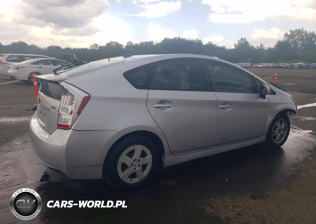 2011 Toyota Prius Two VIN:JTDKN3DU9B5328452 - 3