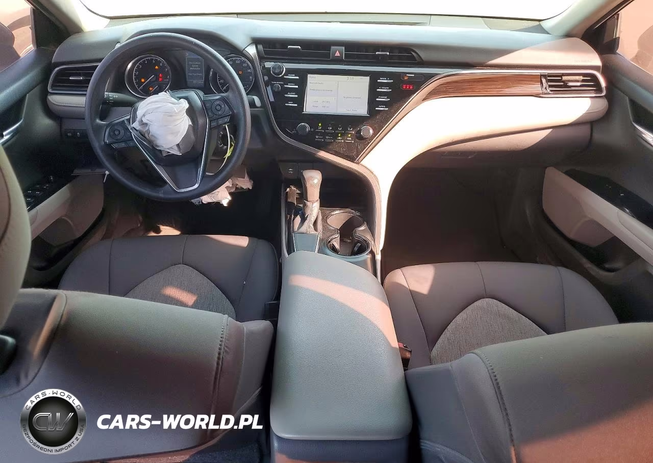 2019 Toyota Camry Le VIN:4T1B11HK3KU701110 - 8