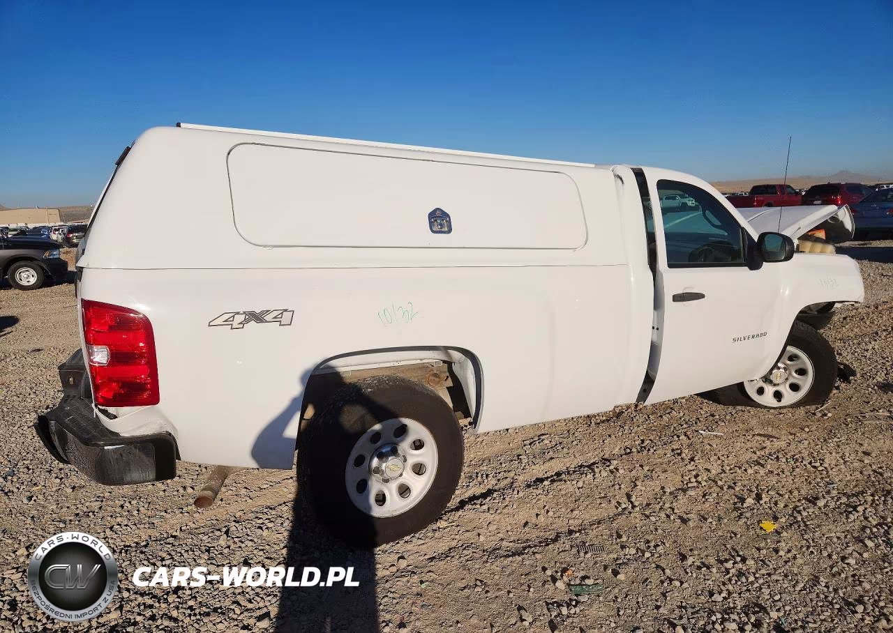 2013 Chevrolet Silverado K1500 VIN:1GCNKPEA0DZ226664 - 3