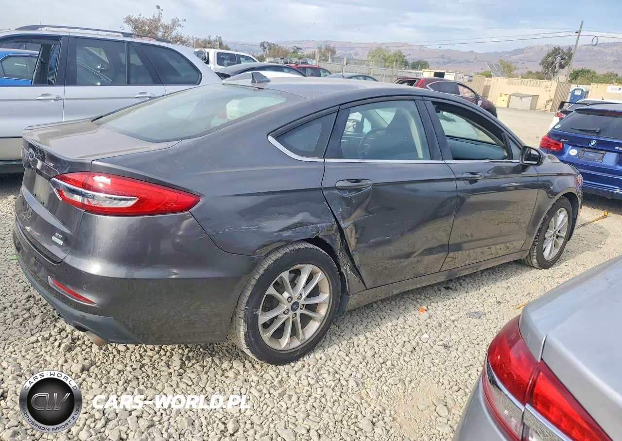 2019 Ford Fusion Se VIN:3FA6P0HD1KR135851 - 3